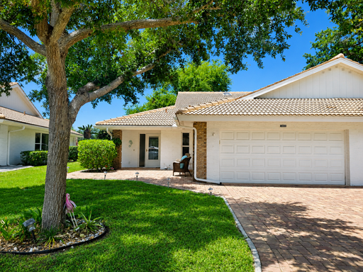 Annual Rental in a Desirable 55+ Community – Beautiful 2 Bedroom, 2 Bath Villa with Lake Views – photo 1
