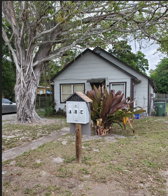 Annual One Bedroom, One Bath updated rental located in Edgewood Subdivision
