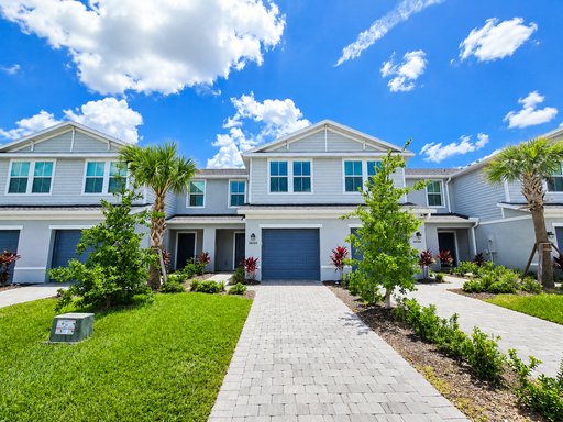 Modern Townhome Living in Aurora at Lakewood Ranch – Resort-Style Amenities & Prime Location!