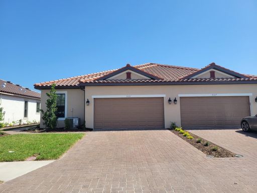 Annual 2 Bedroom, 2.5 bath With a Den Rental Located in the Gated Community of Esplanade Artisan Lakes – photo 1