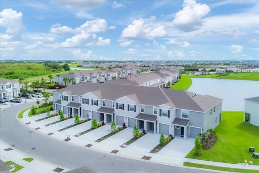 ANNUAL RENTAL – STAR FARMS | 3 BEDROOMS | 2.5 BATHS | LAKE VIEW | $500 MOVE-IN DINING CREDIT! – photo 1