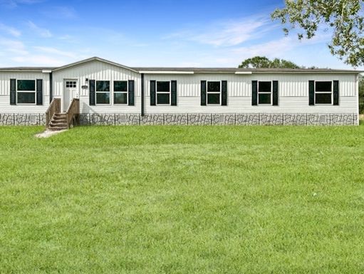 A Rare Find Five Bedrooms And Three Baths Located In Punta Gorda. – photo 1