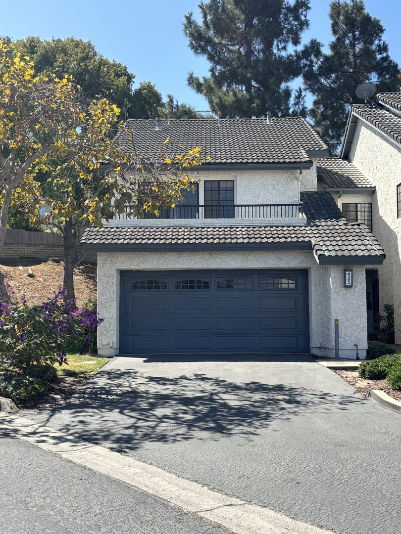Santa Maria House: 425 N. Center Ct.