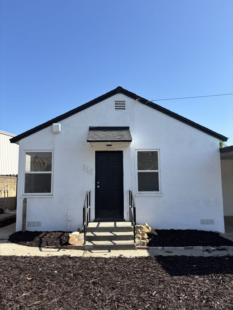Santa Maria House: 218 Oak St. Unit A