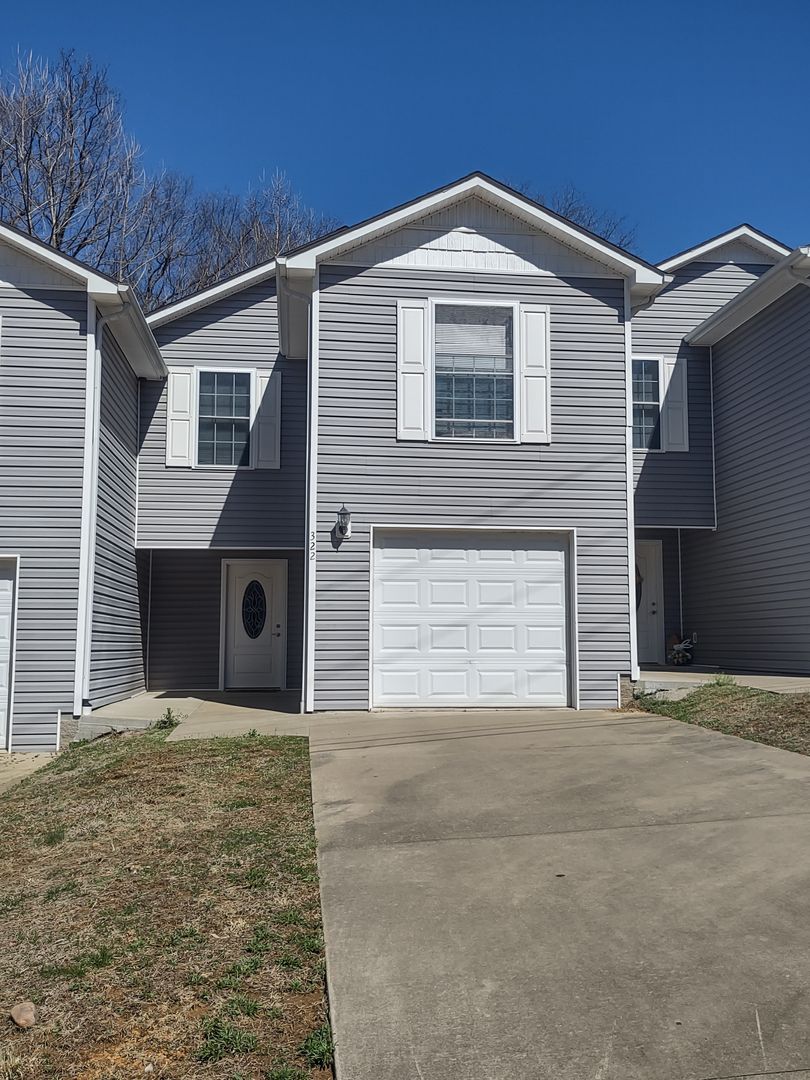 Benton Apartment: 322 Tara Court