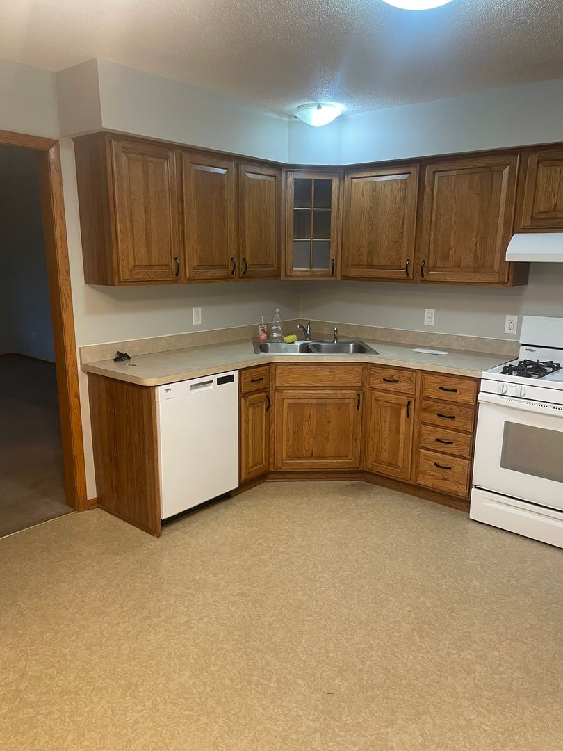 St Anthony Apartment: 3640 Edward St NE