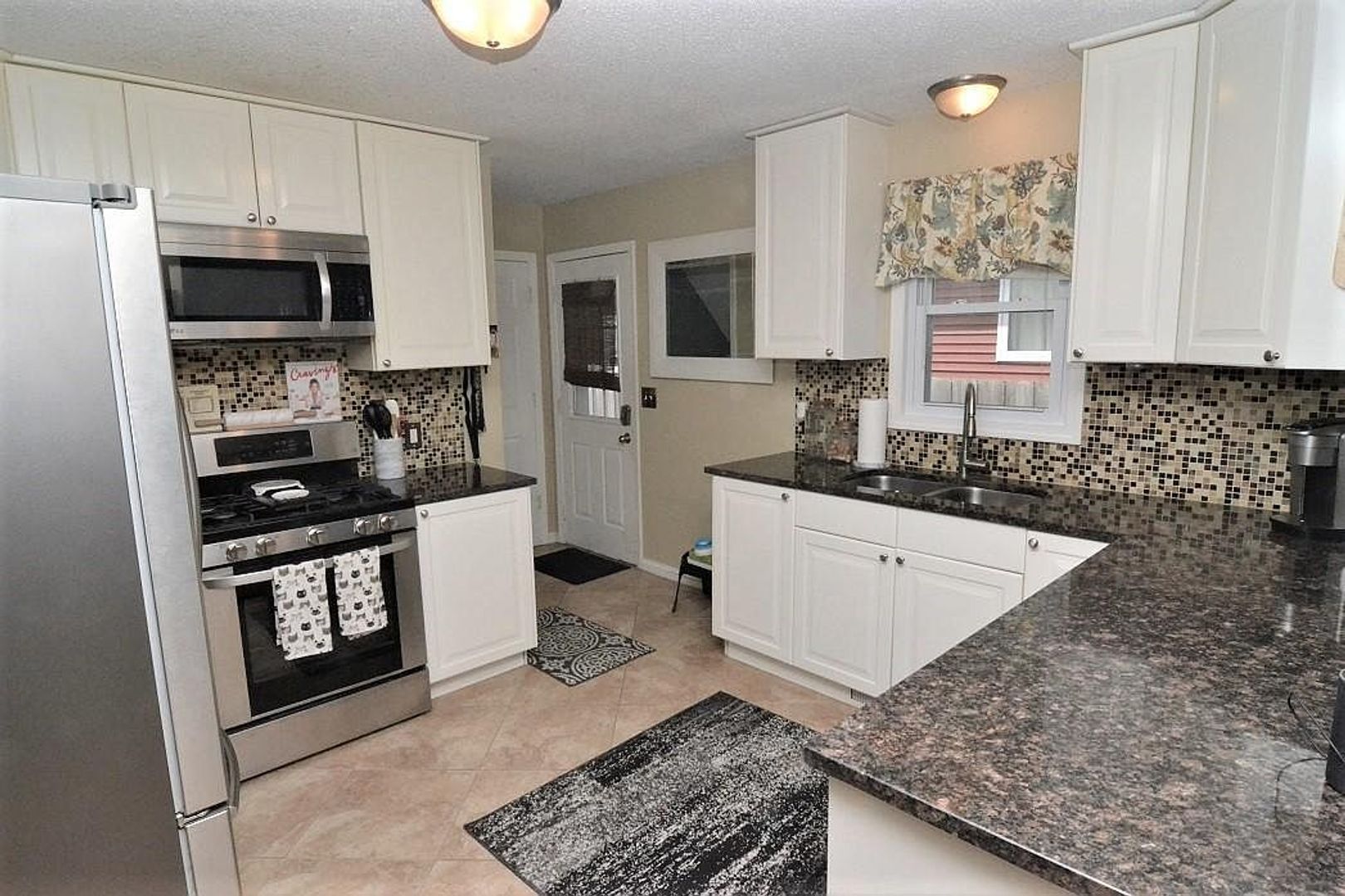 Robbinsdale House: 3247 Grimes Ave N