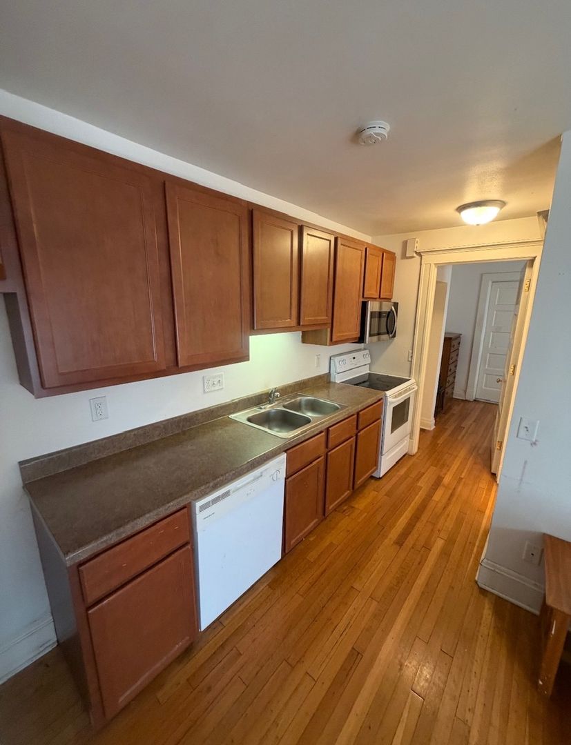 Madison Apartment: 137-139 Langdon St.