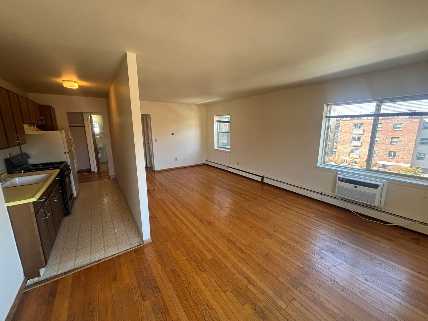 Madison Apartment: 746 W. Main St.