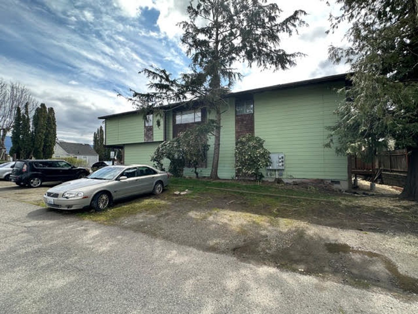 Everson Apartment: Everson Manor - 103 W. 1st St.