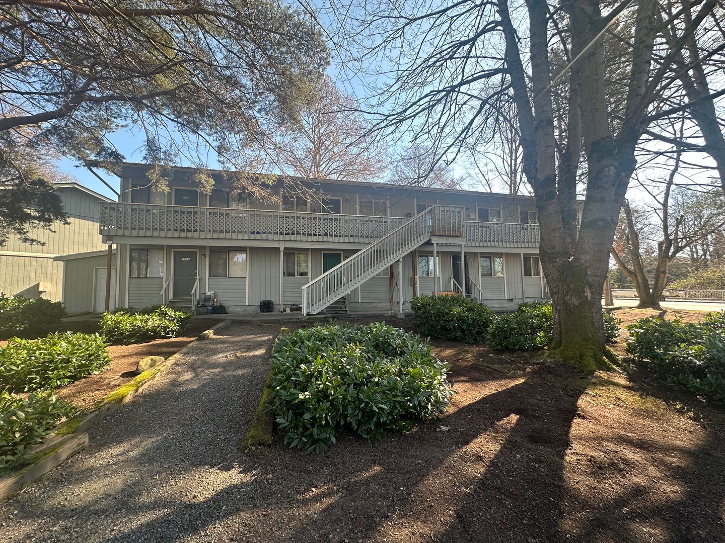 Burlington Apartment: Rio Vista Apartments - 500 - 514 Filbert Ln.