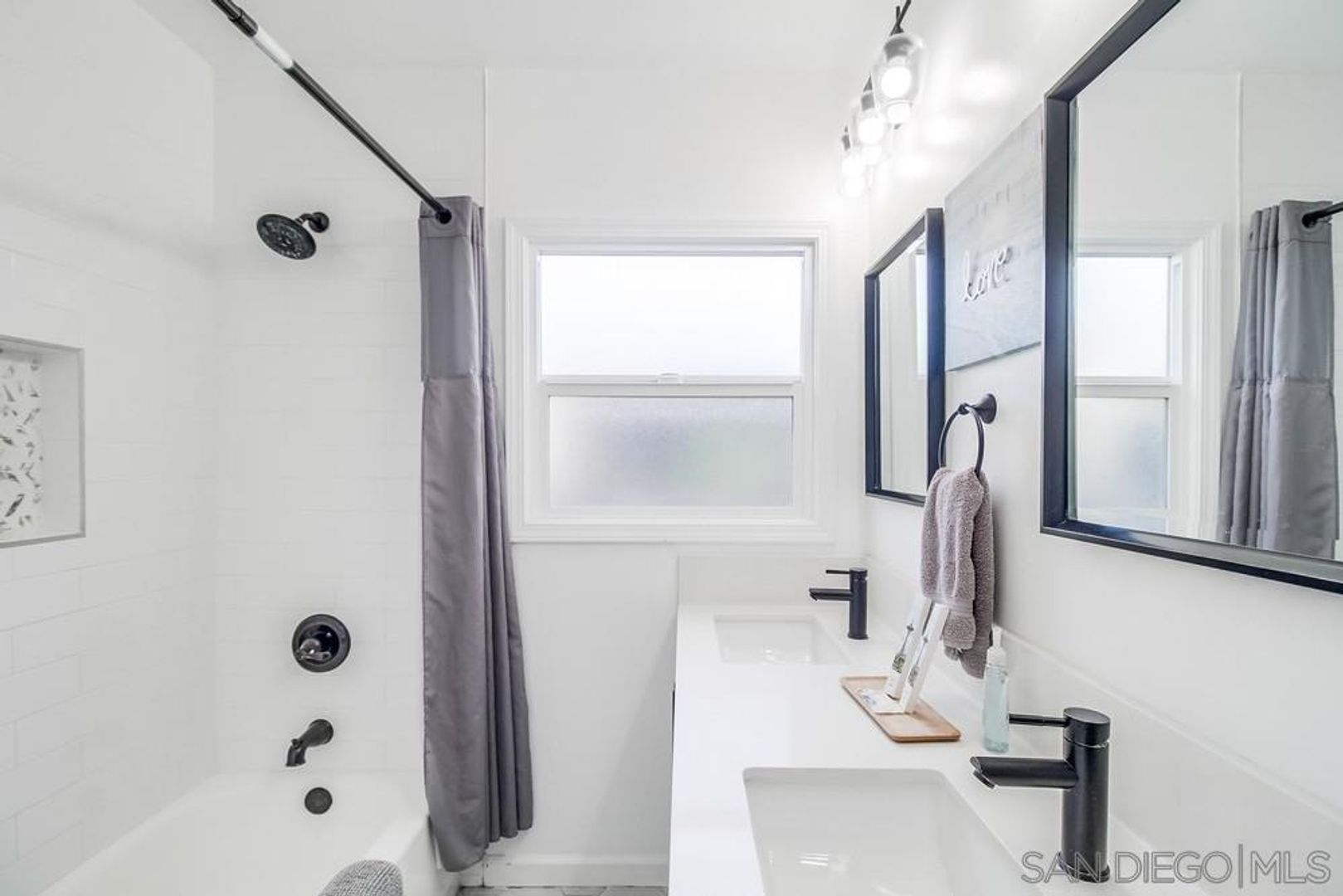 BEAUTIFULLY MAINTAINED AND UPDATED HOME W/JACUZZI, WASHER&DRYER