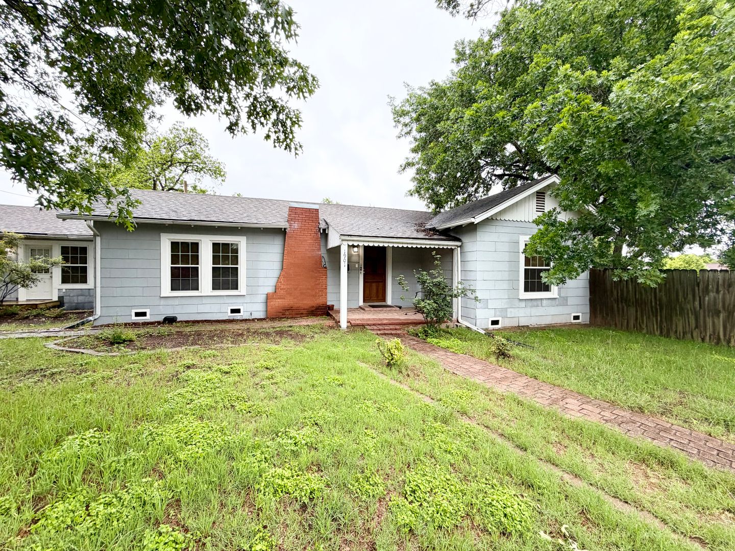 Waco House: 1901 N 28th St