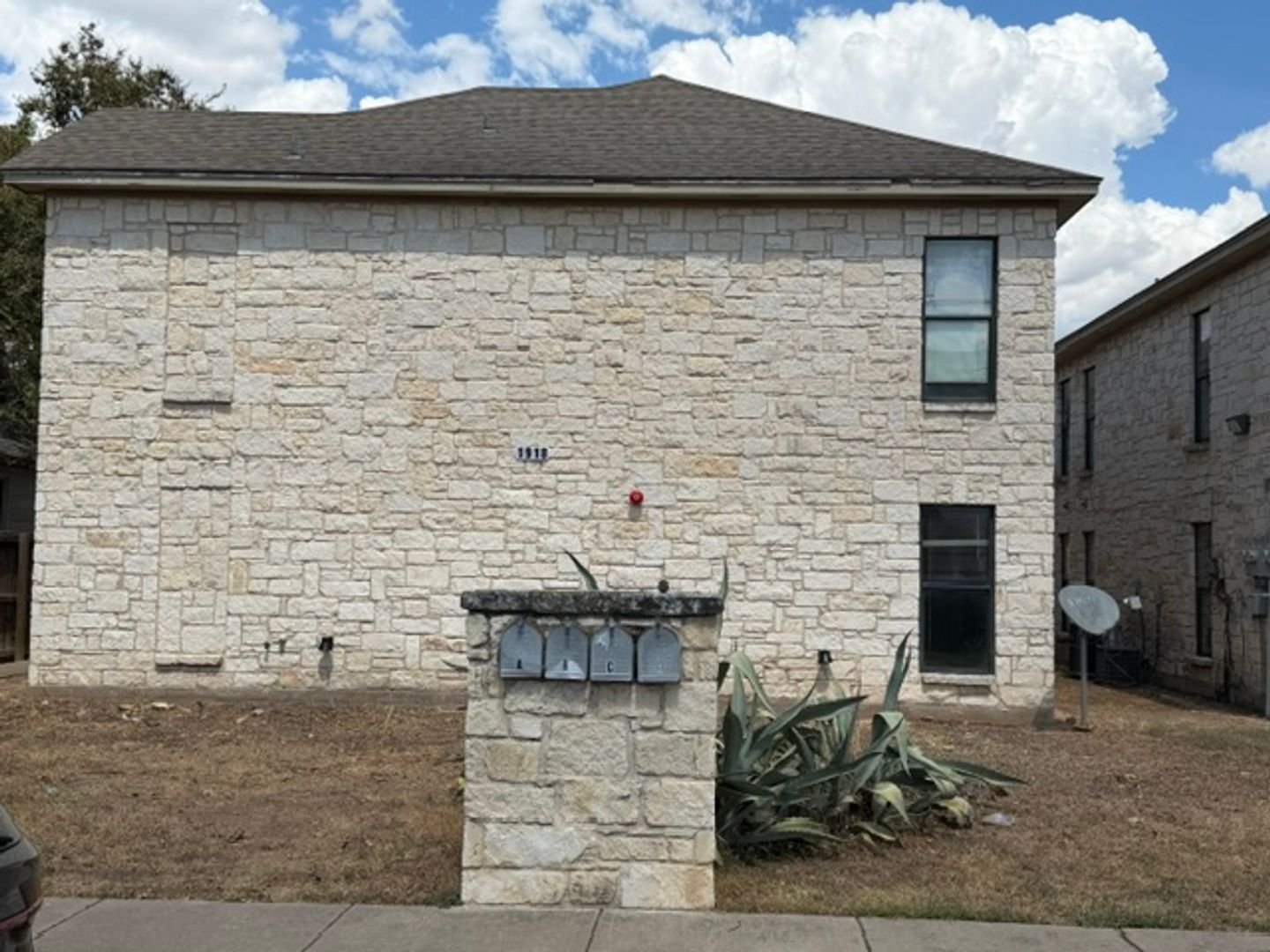 Waco House: 1920 S 8th St