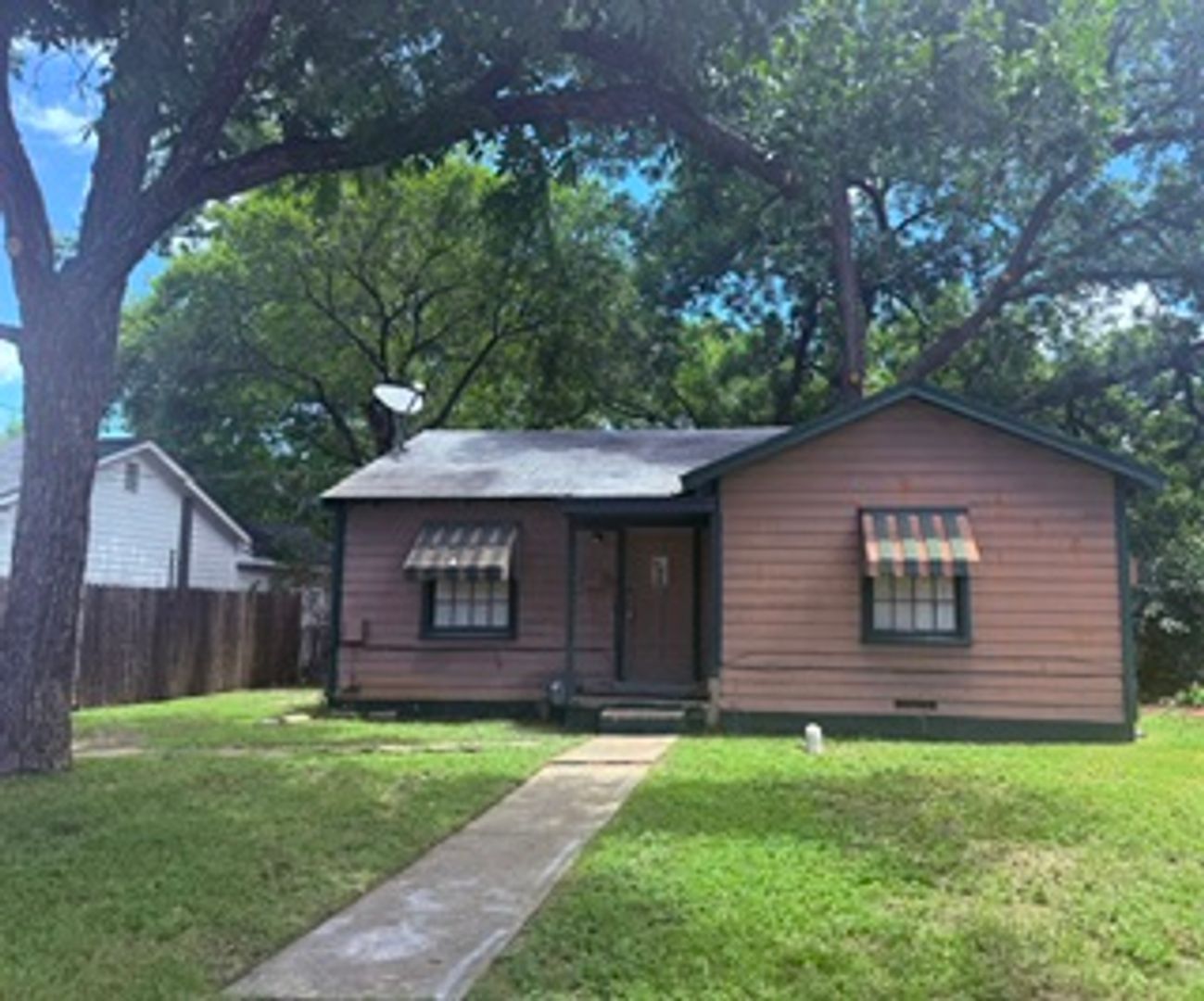 Waco House: 3117 N 26th St