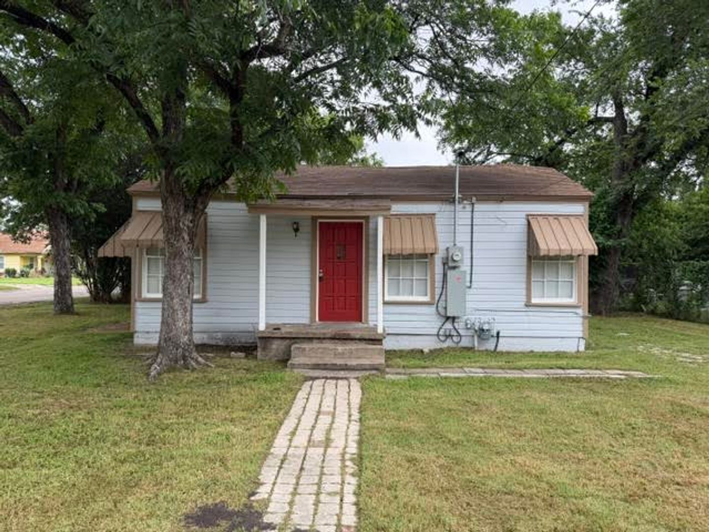Waco House: 700 S. 24th St