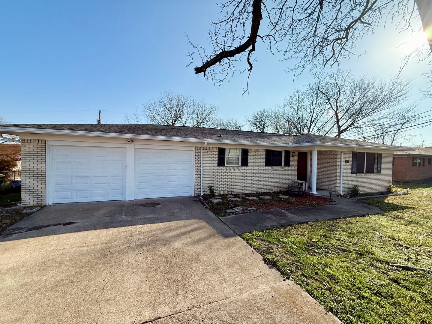 Woodway House: 207 Estates Dr.