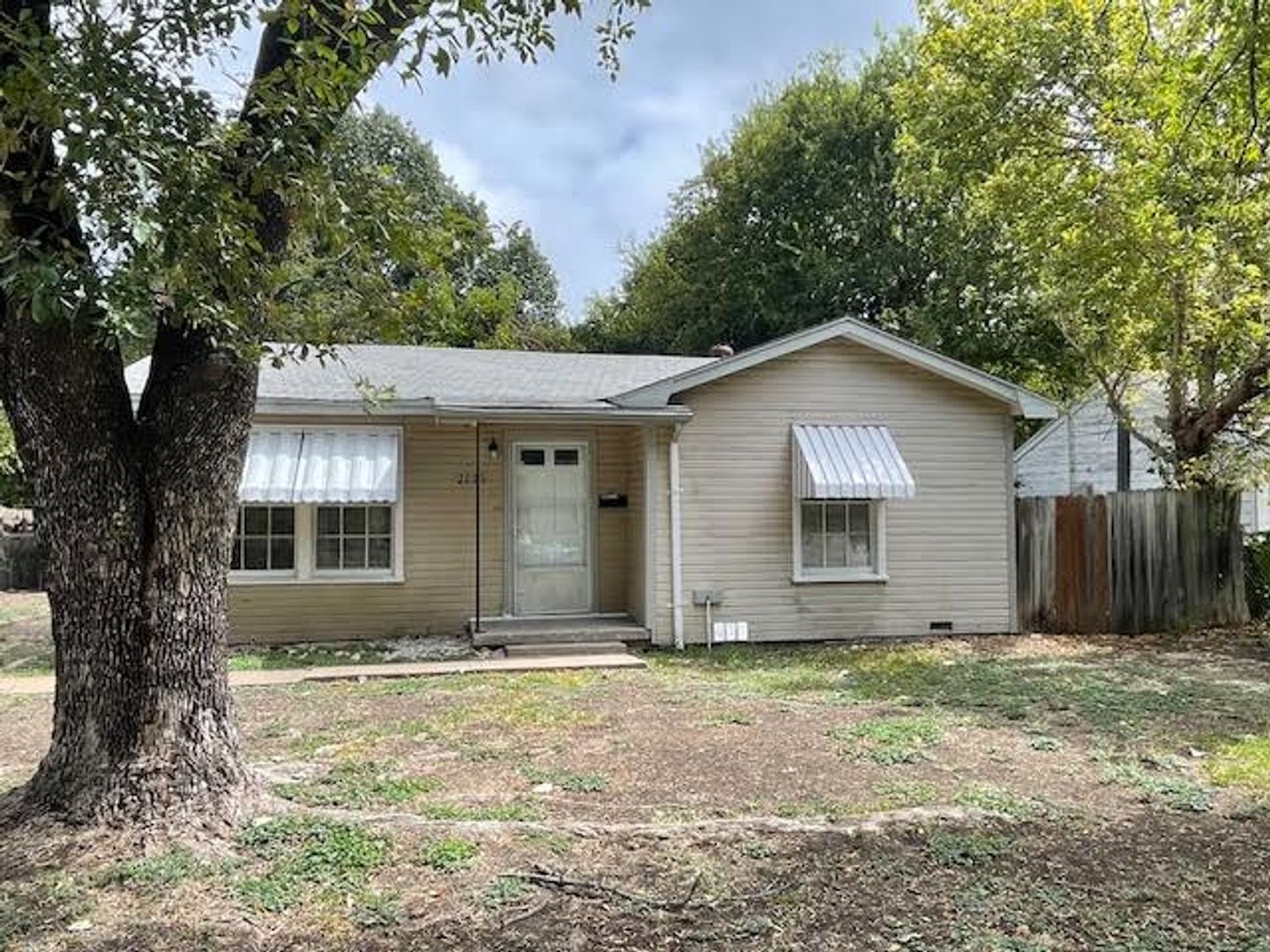 Waco House: 2005 N. 39th A St.