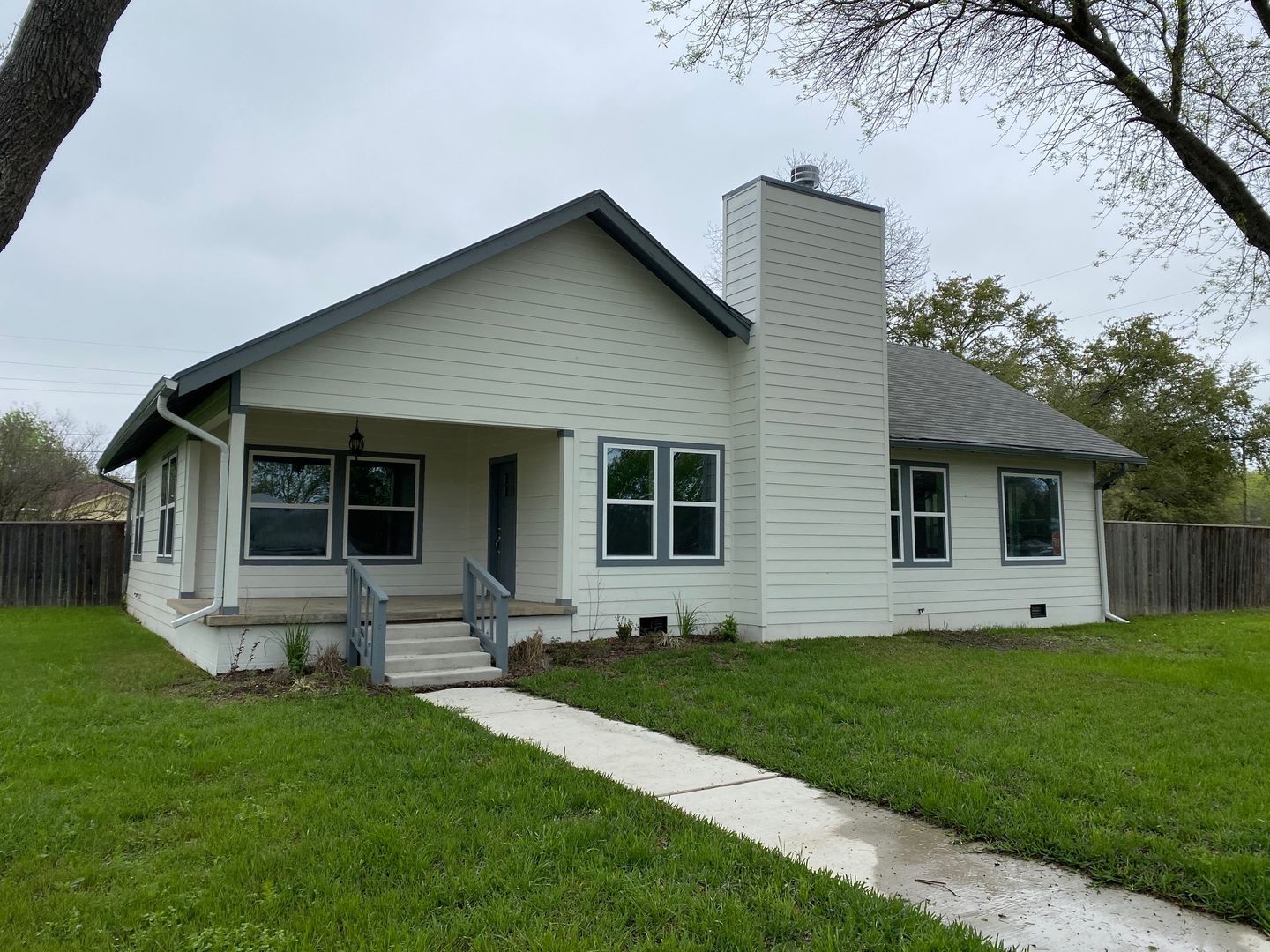 Waco House: 301 Randy Dr.