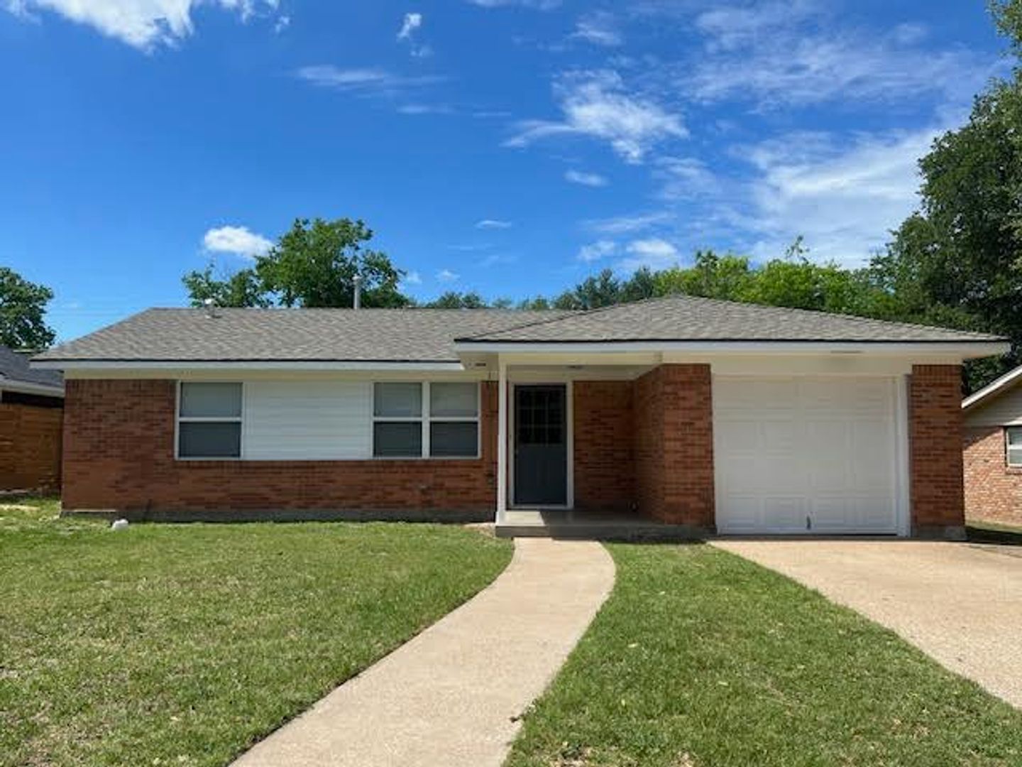 Waco House: 1212 La Porte Dr.