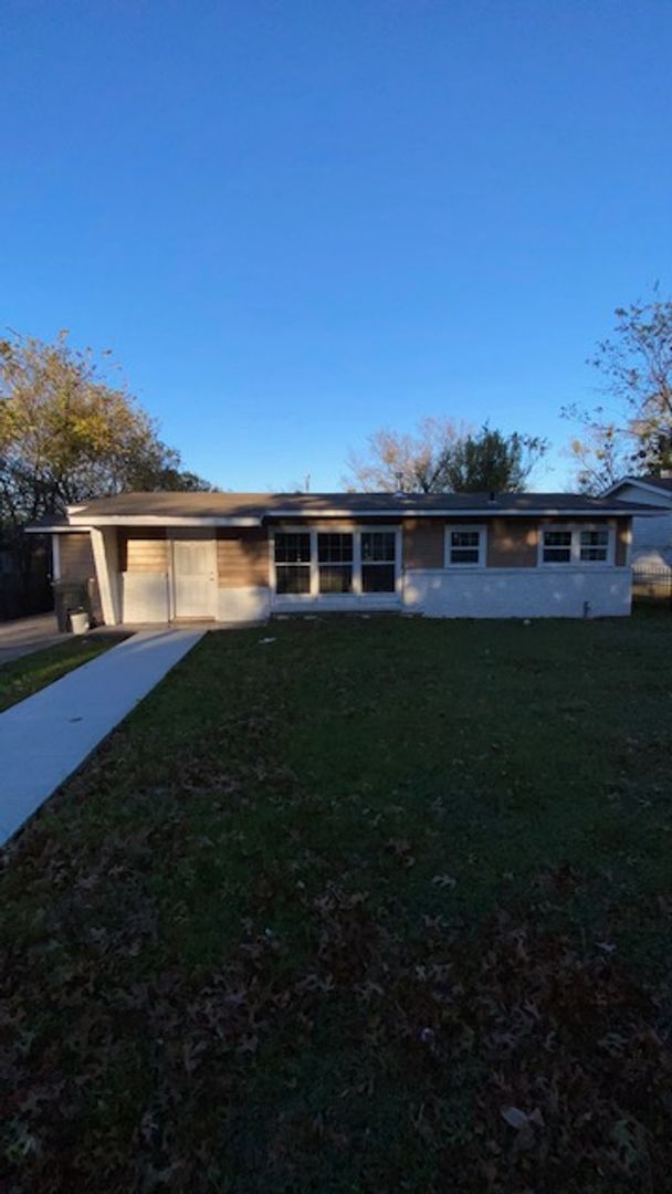 Waco House: 2120 Jane St