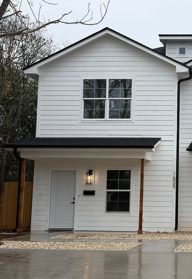 Waco Townhome: 1605 Clark Ave