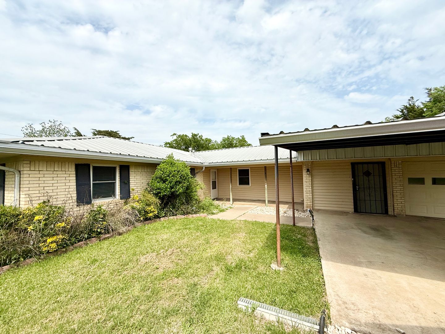 Elm Mott House: 5588 Old Dallas Rd
