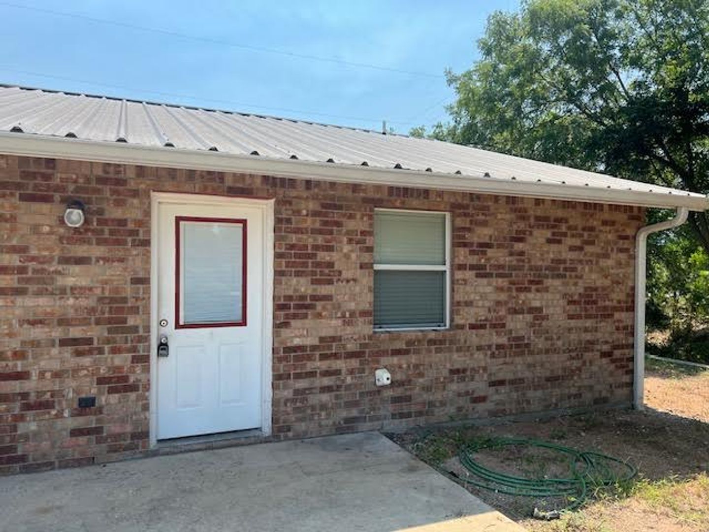 Moody House: 110 Ave. E