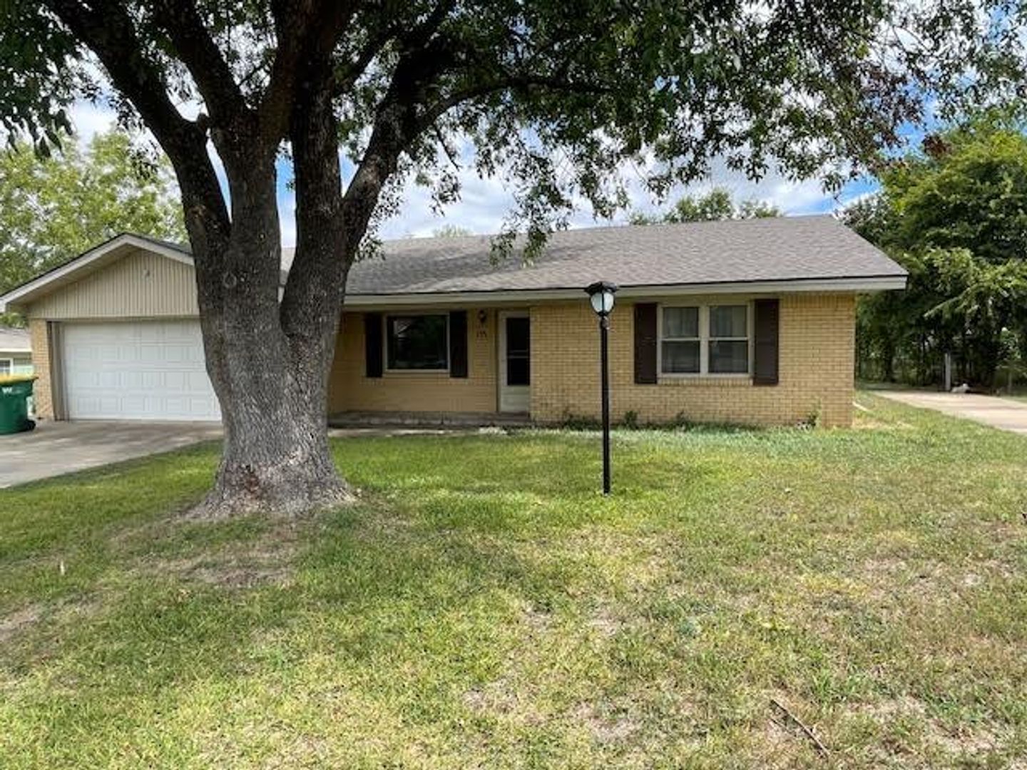 Robinson House: 115 E Dawn Dr.