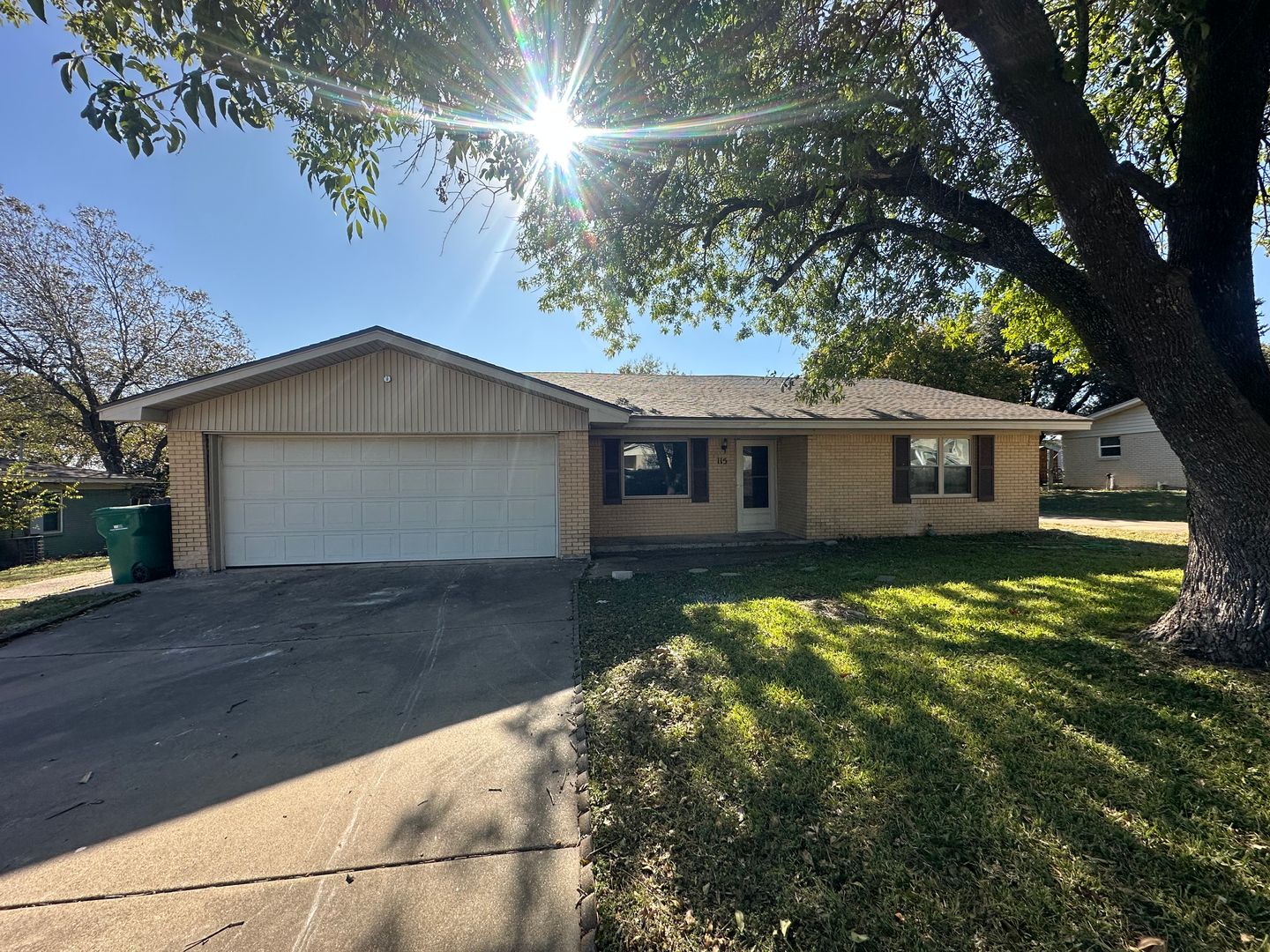 Robinson House: 115 E Dawn Dr.