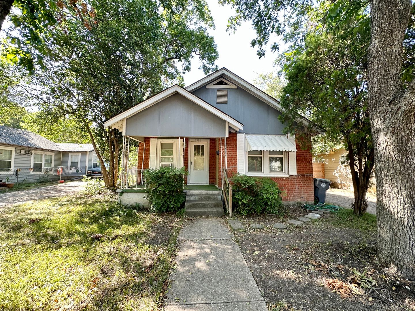 Waco House: 1518 Cumberland Ave