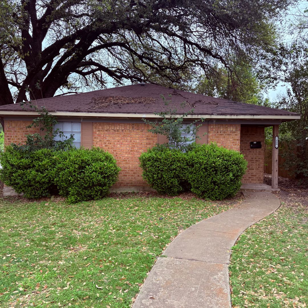 Waco House: 2400 Alexander St