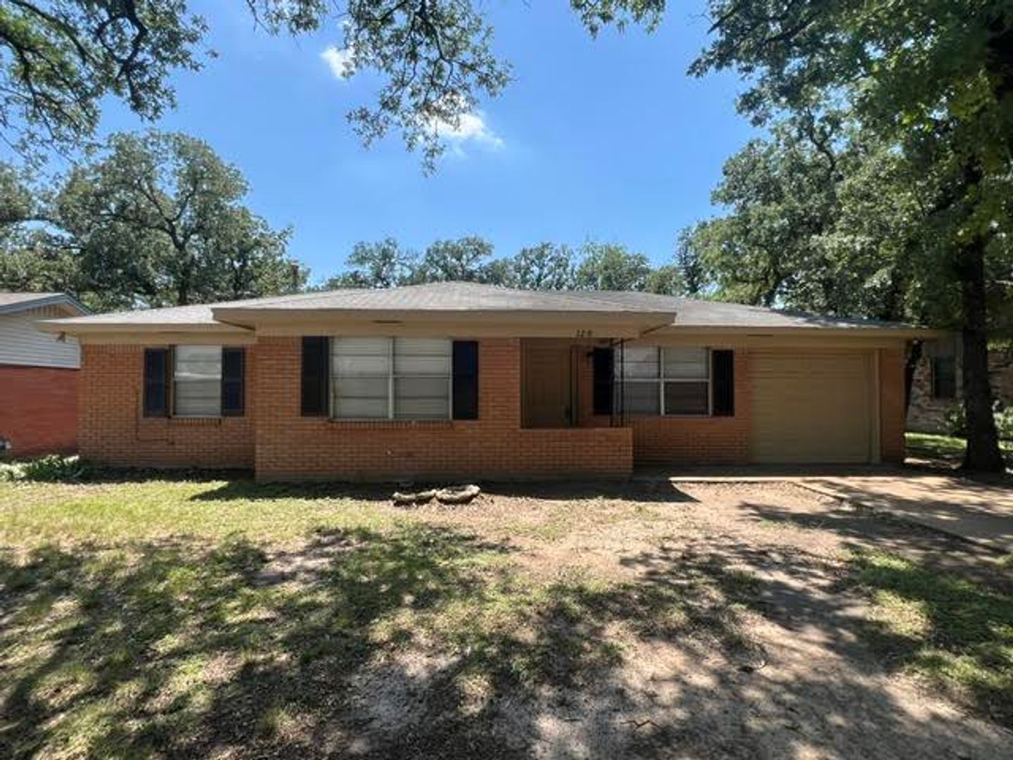 Waco House: 320 S. Rita St