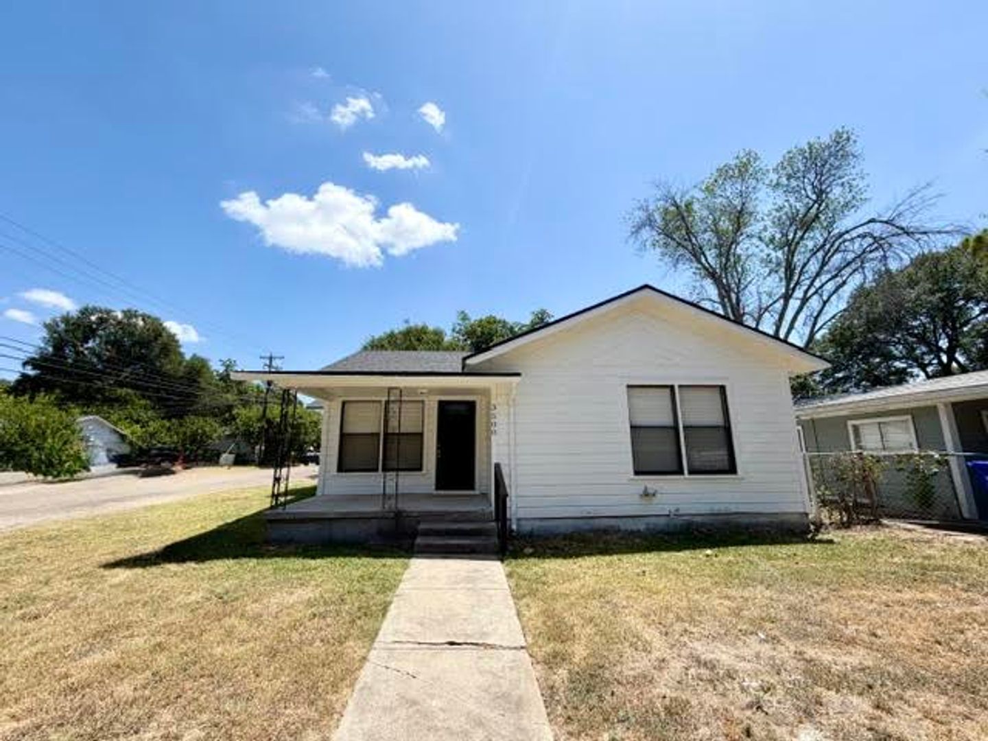 Waco House: 3500 Leland Ave