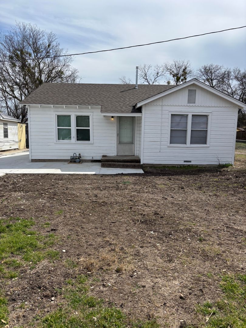 Waco House: 4302 Memorial Dr
