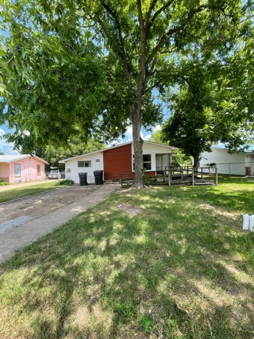 Waco House: 1512 Bryan Ave