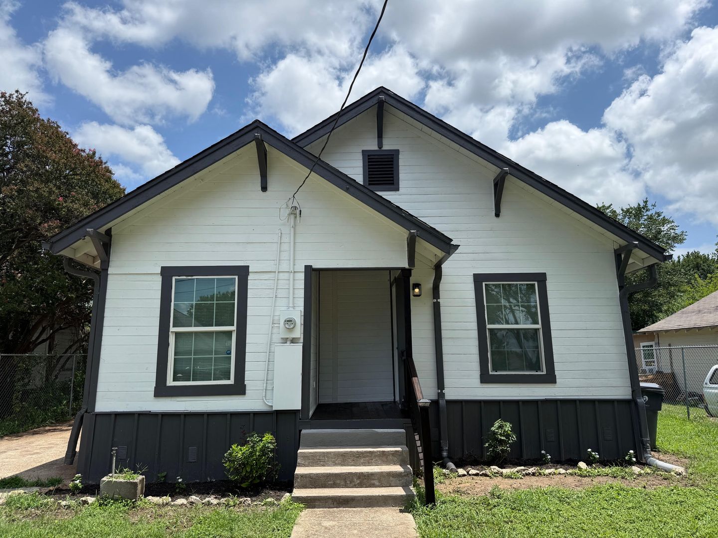 Waco House: 2202 Burnett Ave