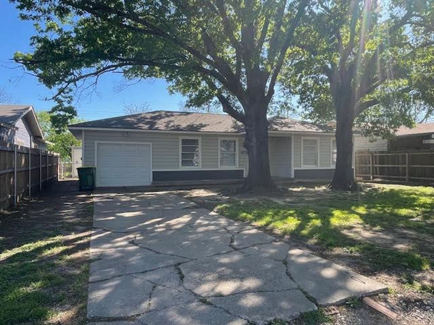 Waco House: 1105 Fisher St