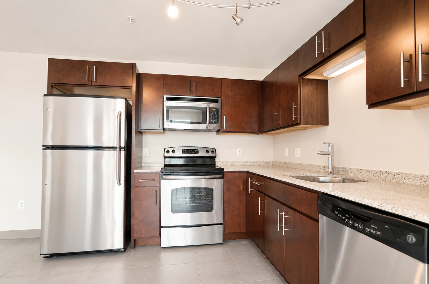 Grand Rapids Apartment: 10 Commerce Ave SW