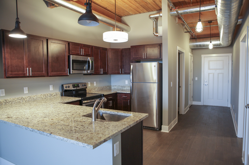 #322 - Stunning 2 Bedroom/1 Bath Apartment – photo 1