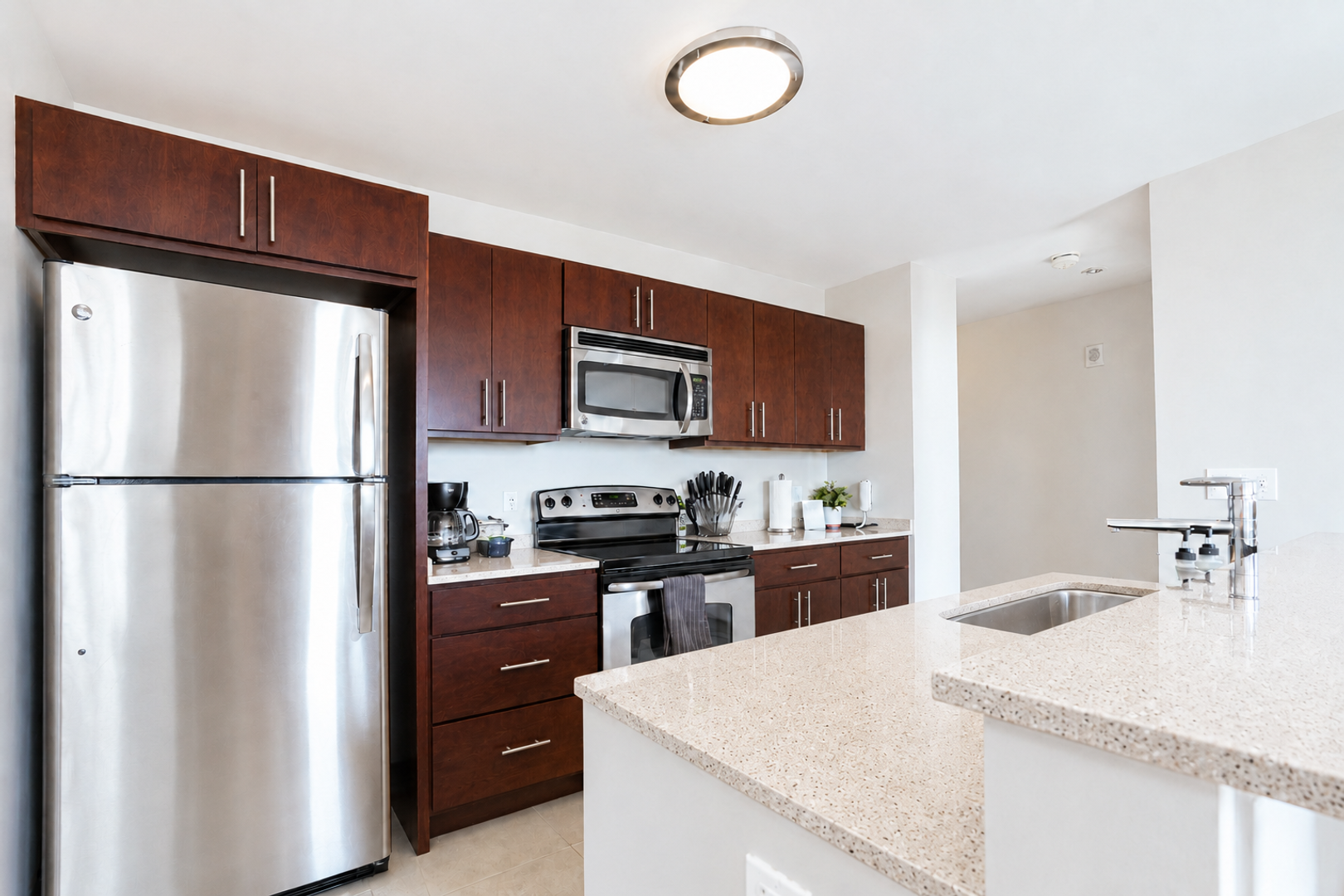 Grand Rapids Apartment: 10 Commerce Ave SW