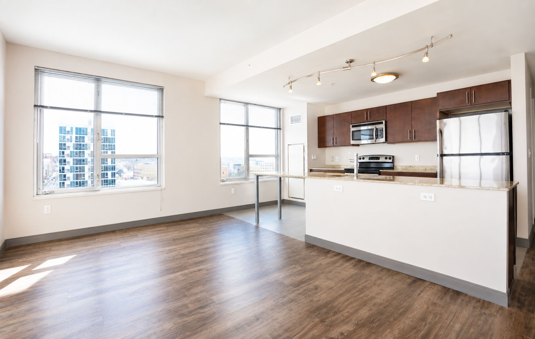 Grand Rapids Apartment: 10 Commerce Ave SW