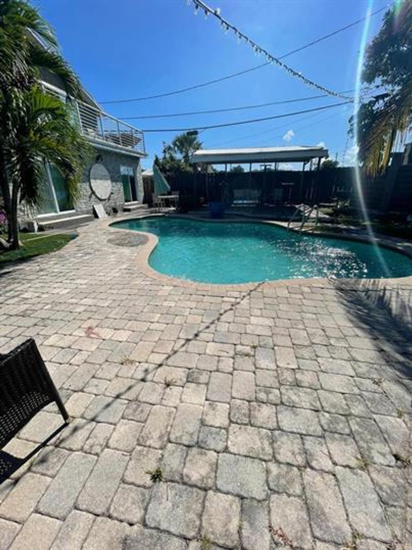 Dania Beach Apartment: 22 Southeast 10th Terrace