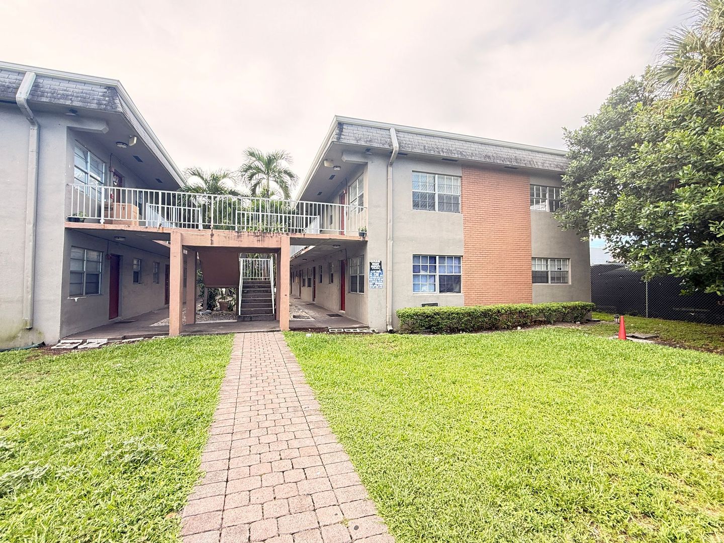 HOLLYWOOD Apartment: 5926 Thomas ST