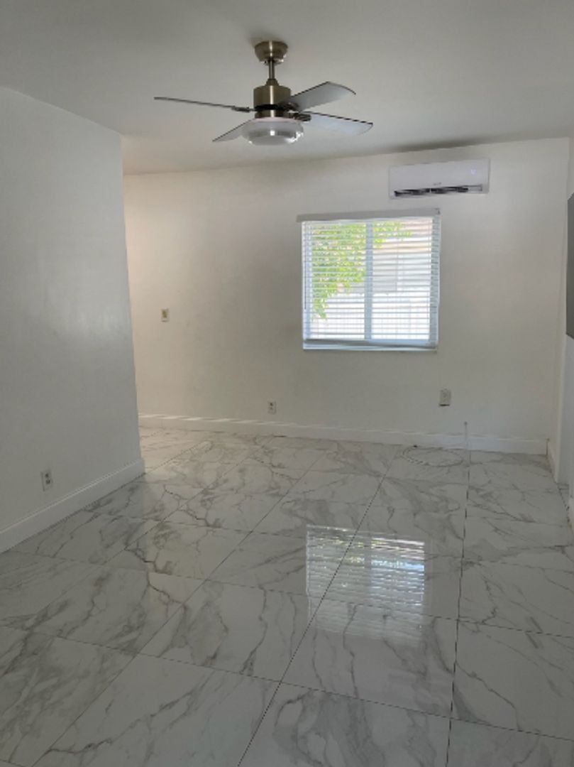 Hollywood Apartment: 625 South 20th Avenue