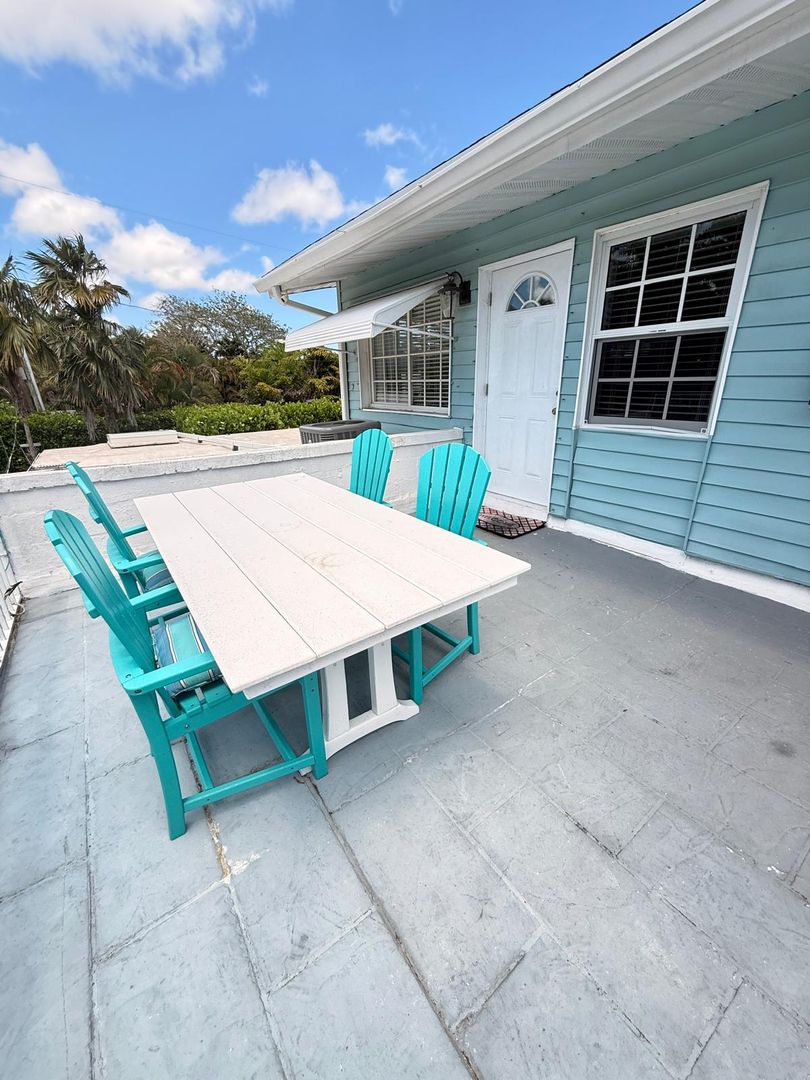 Wilton Manors Apartment: 57 Northeast 24th Street