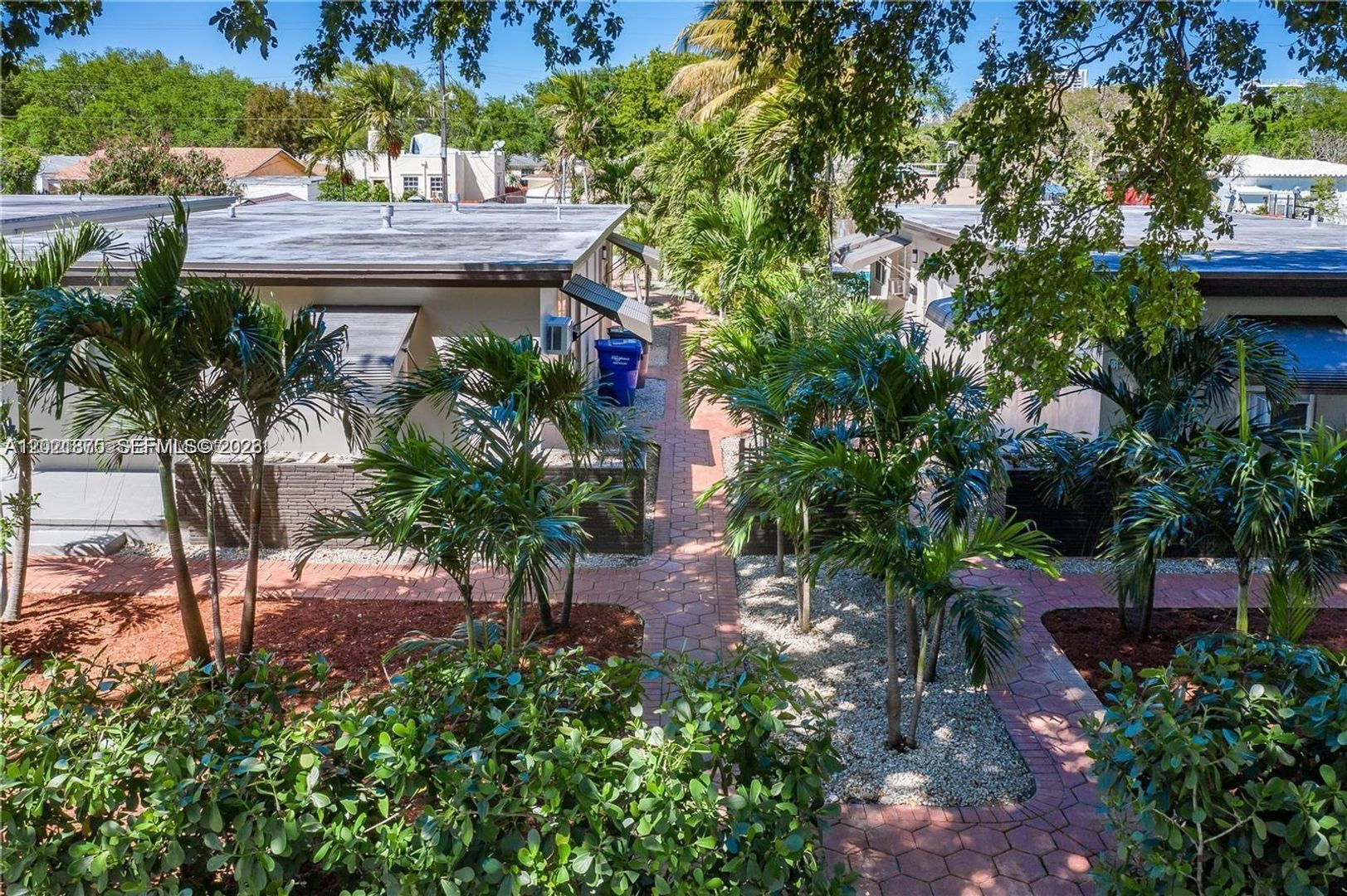 Hollywood Apartment: 1925 - 1929 Dewey Street
