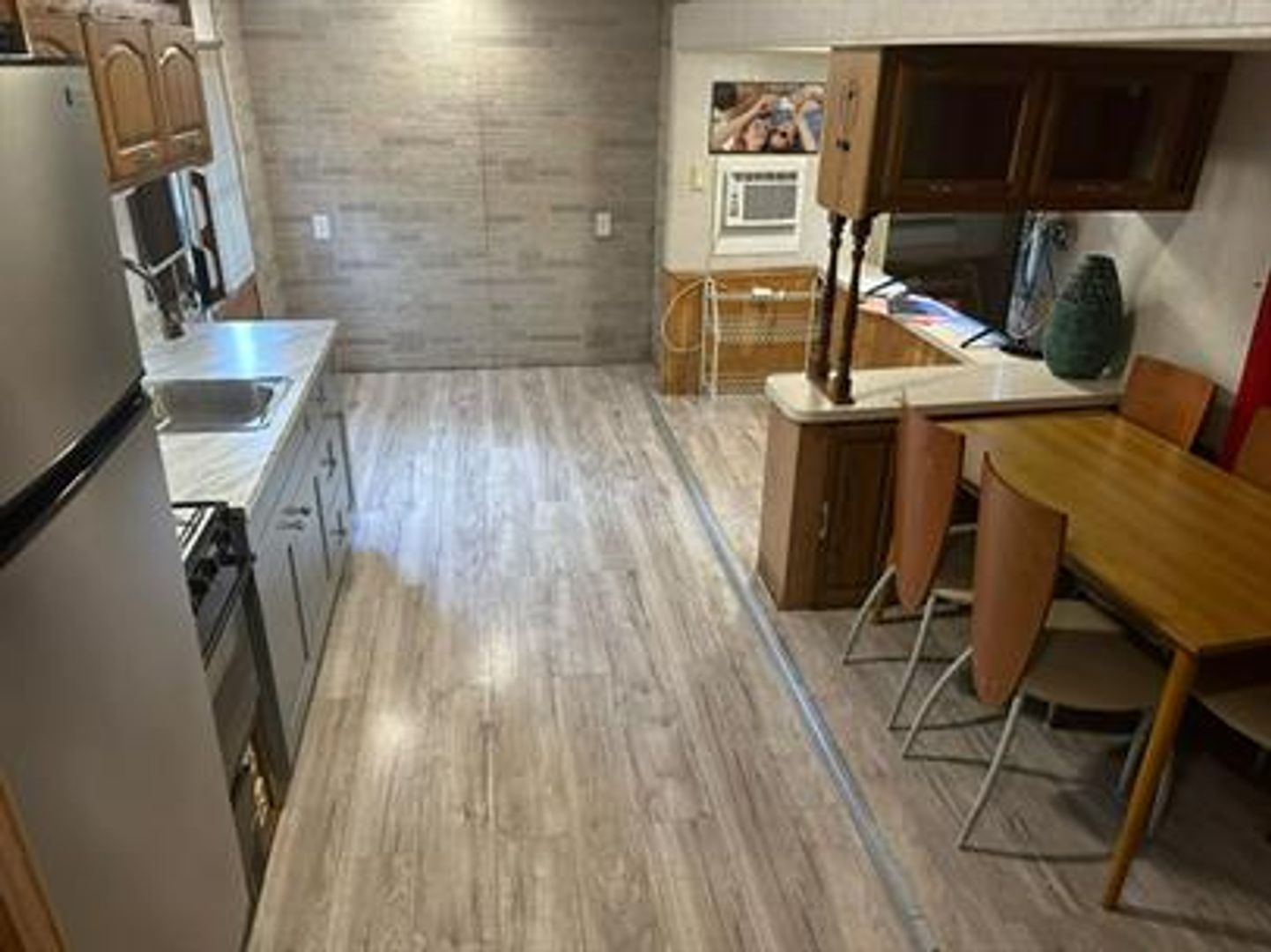Davie Apartment: 4305 Stirling Road