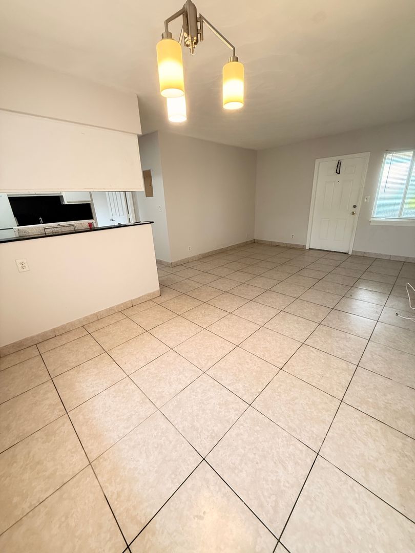 FT LAUDERDALE Apartment: 1044 NE 8TH AVE, FT LAUDERDALE FL 33304