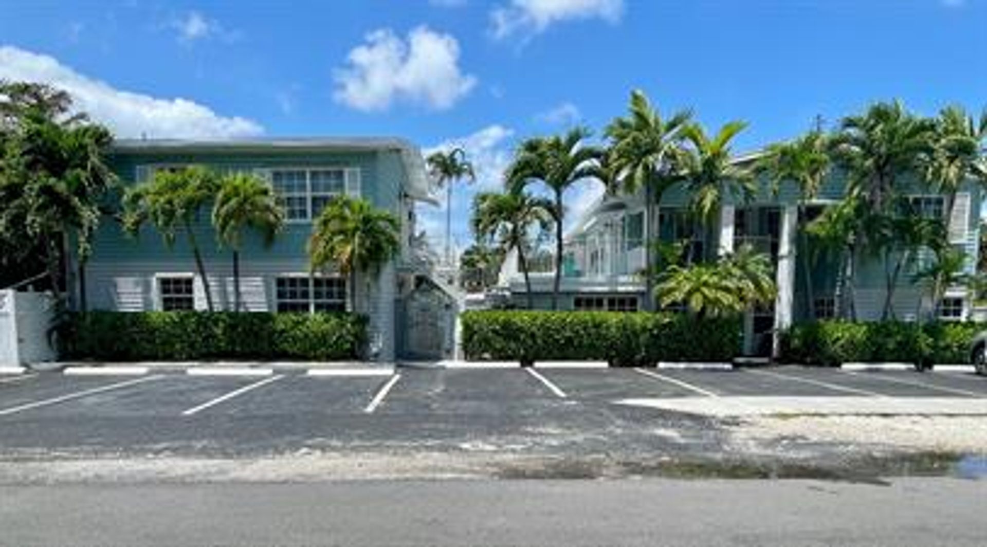 Wilton Manors Apartment: 57 Northeast 24th Street